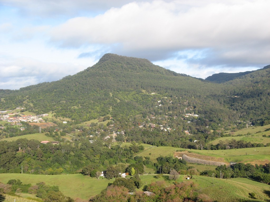 Mount_Kembla_from_Mount_Nebo